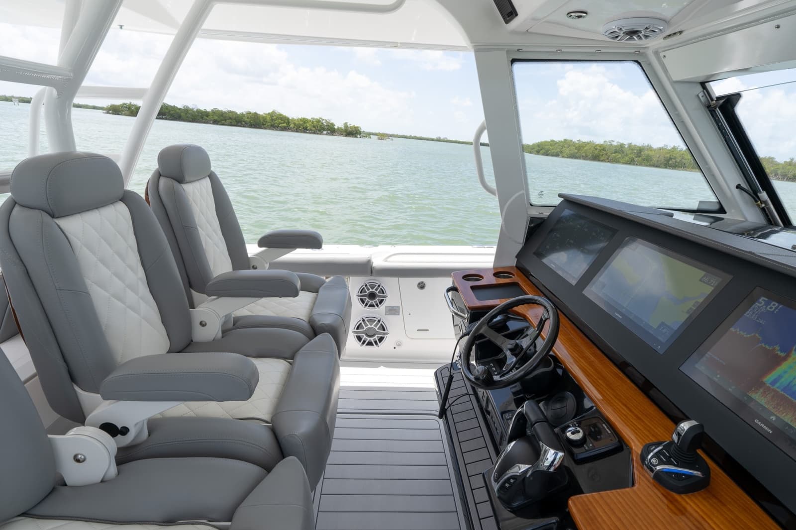 2023 Everglades 395 Center Console