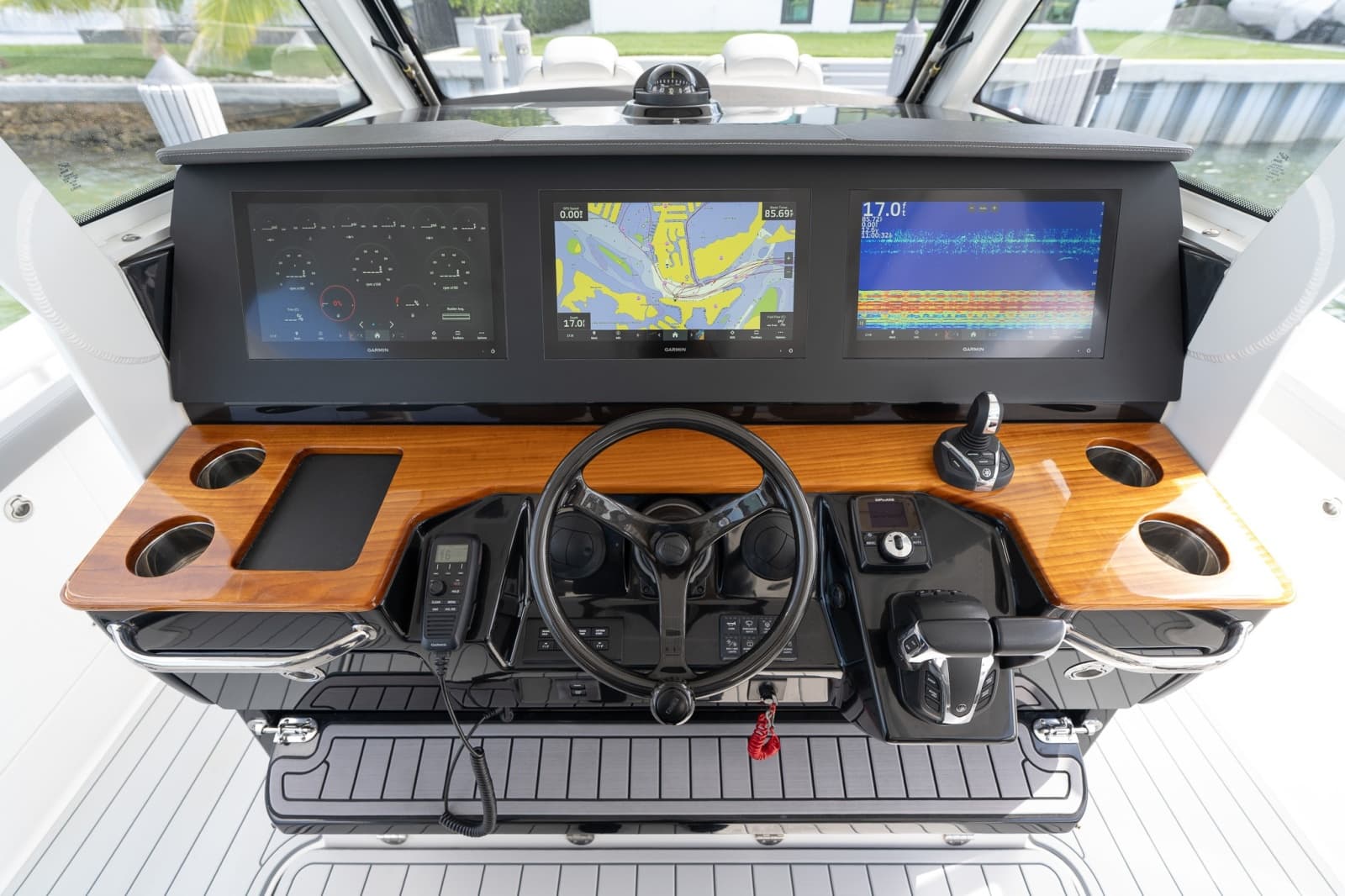 2023 Everglades 395 Center Console