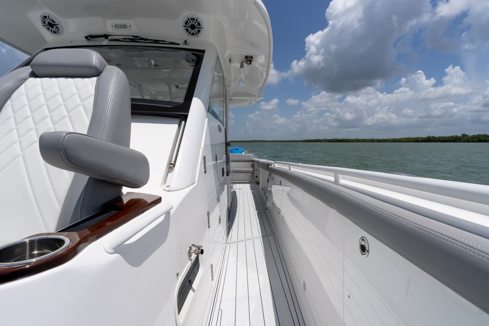 2023 Everglades 395 Center Console
