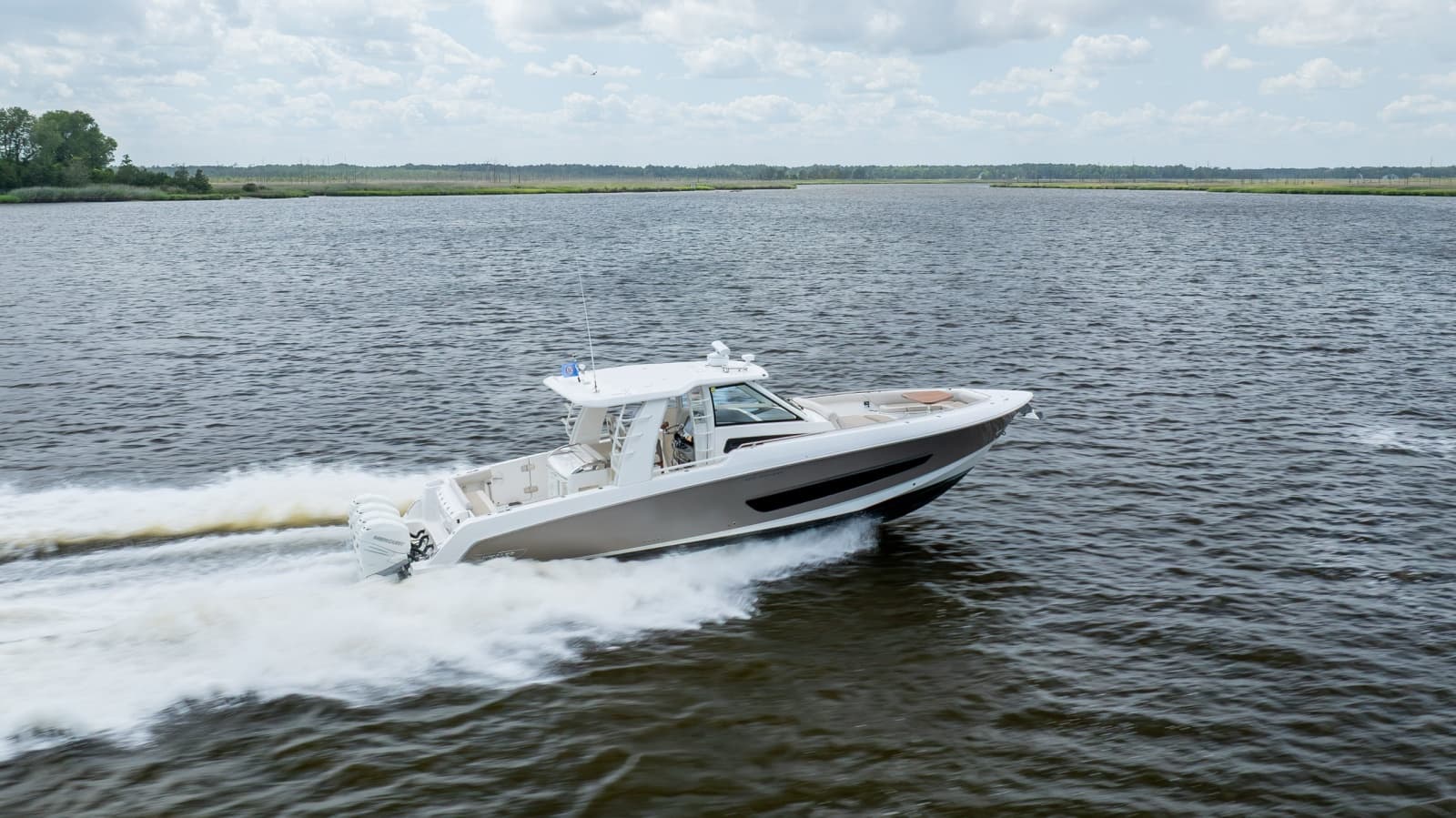 2017 Boston Whaler 420 Outrage