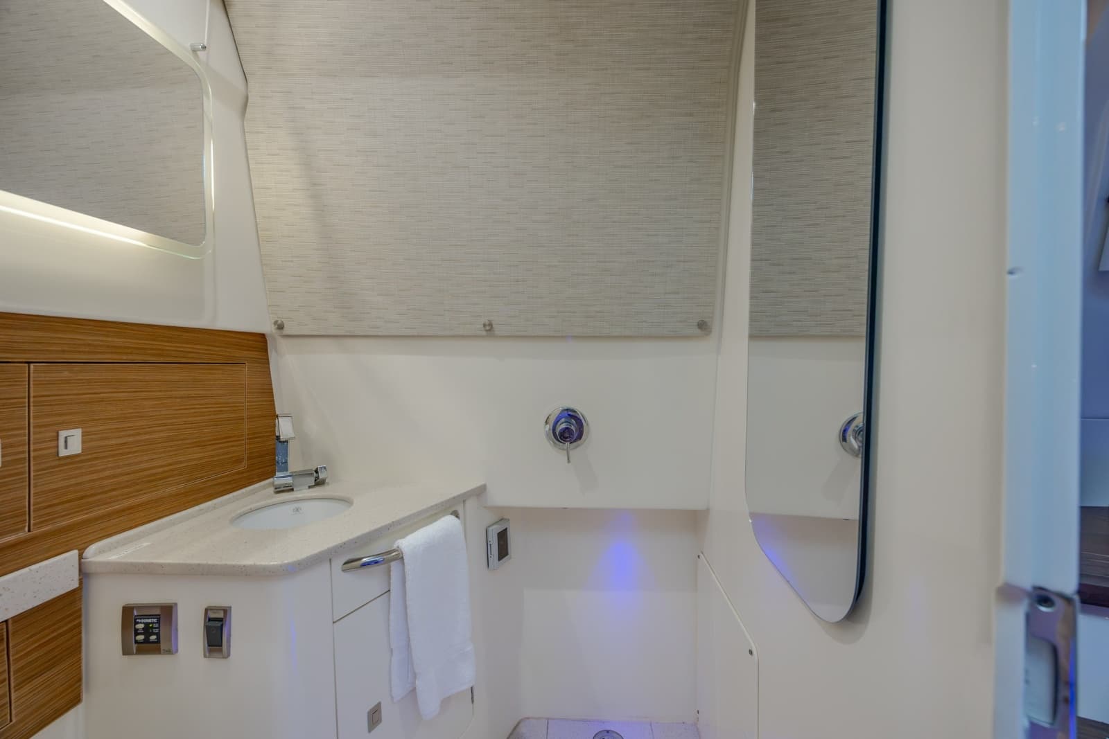 2017 Boston Whaler 420 Outrage