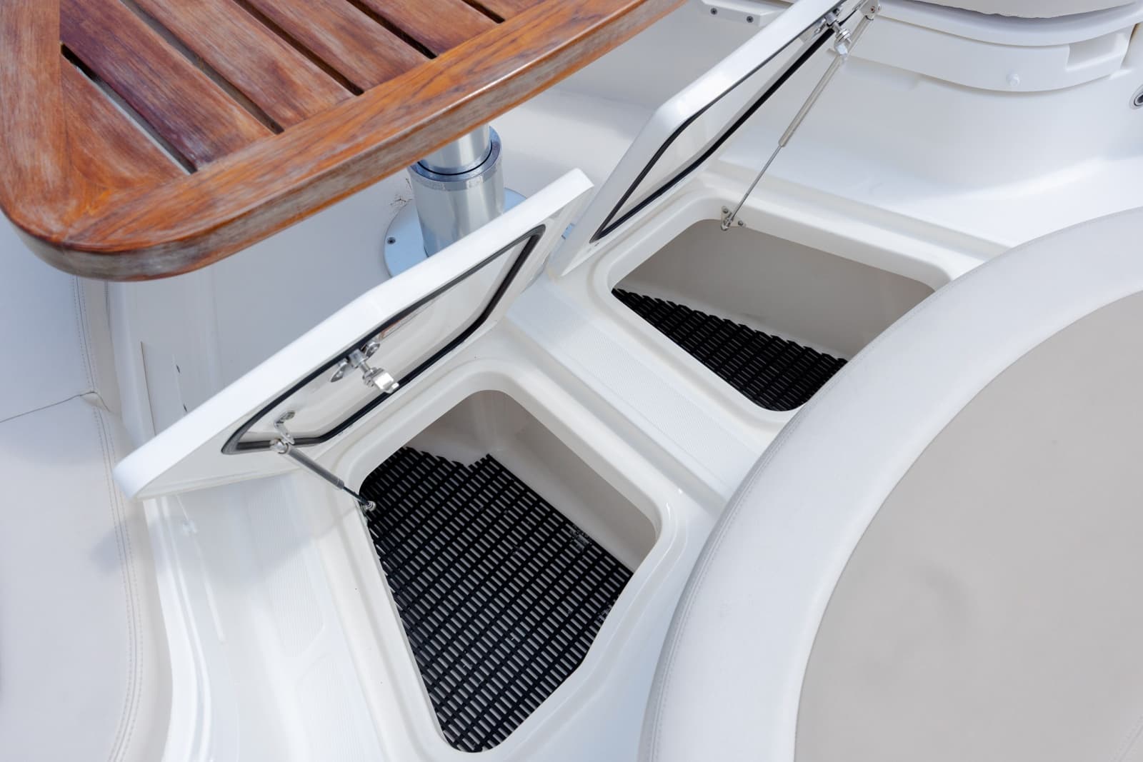 2017 Boston Whaler 420 Outrage