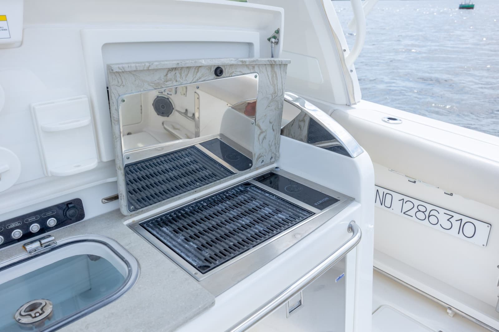 2017 Boston Whaler 420 Outrage