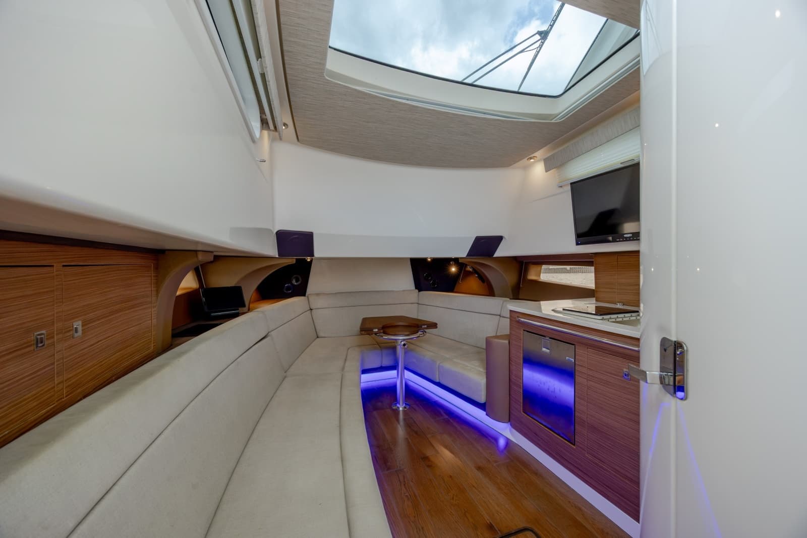 2017 Boston Whaler 420 Outrage