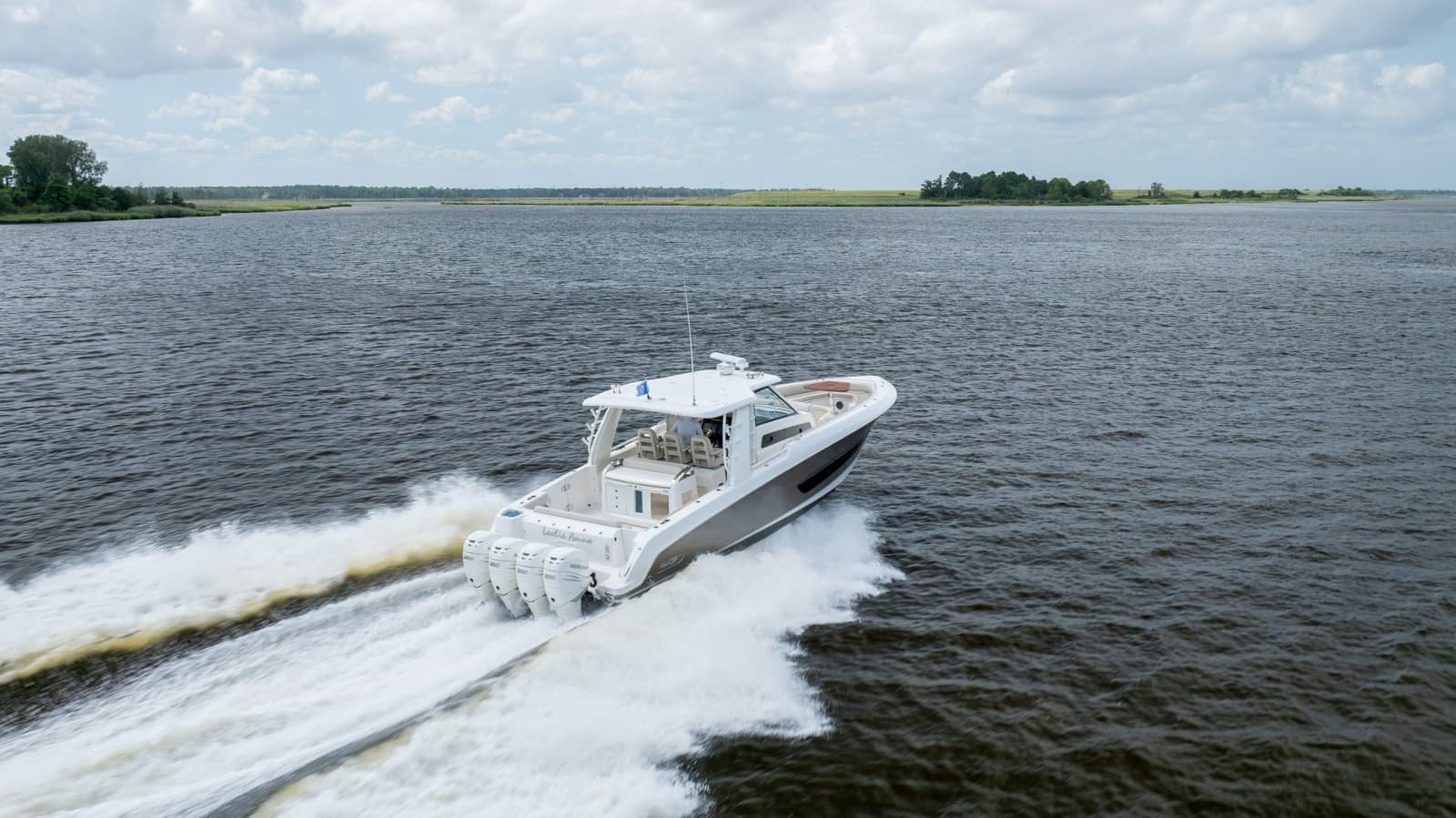 2017 Boston Whaler 420 Outrage