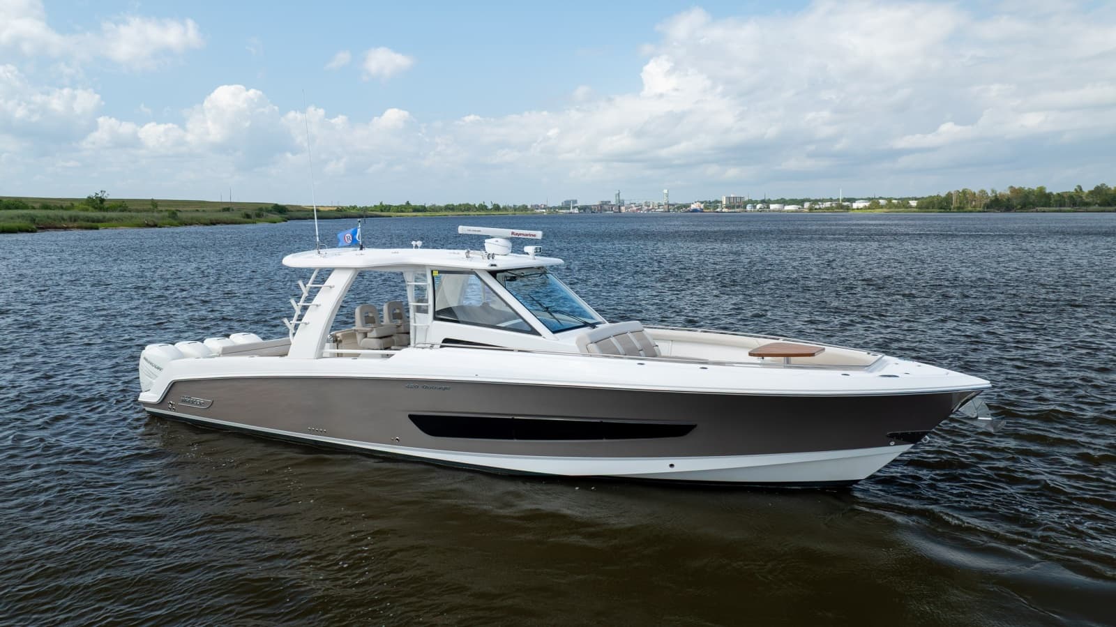 2017 Boston Whaler 420 Outrage