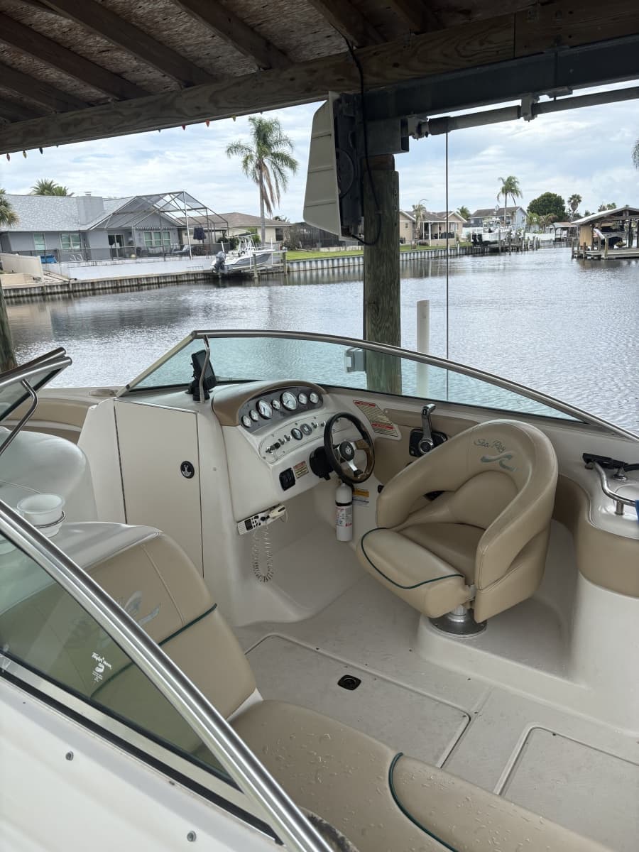 2001 Sea Ray 240 Sundeck