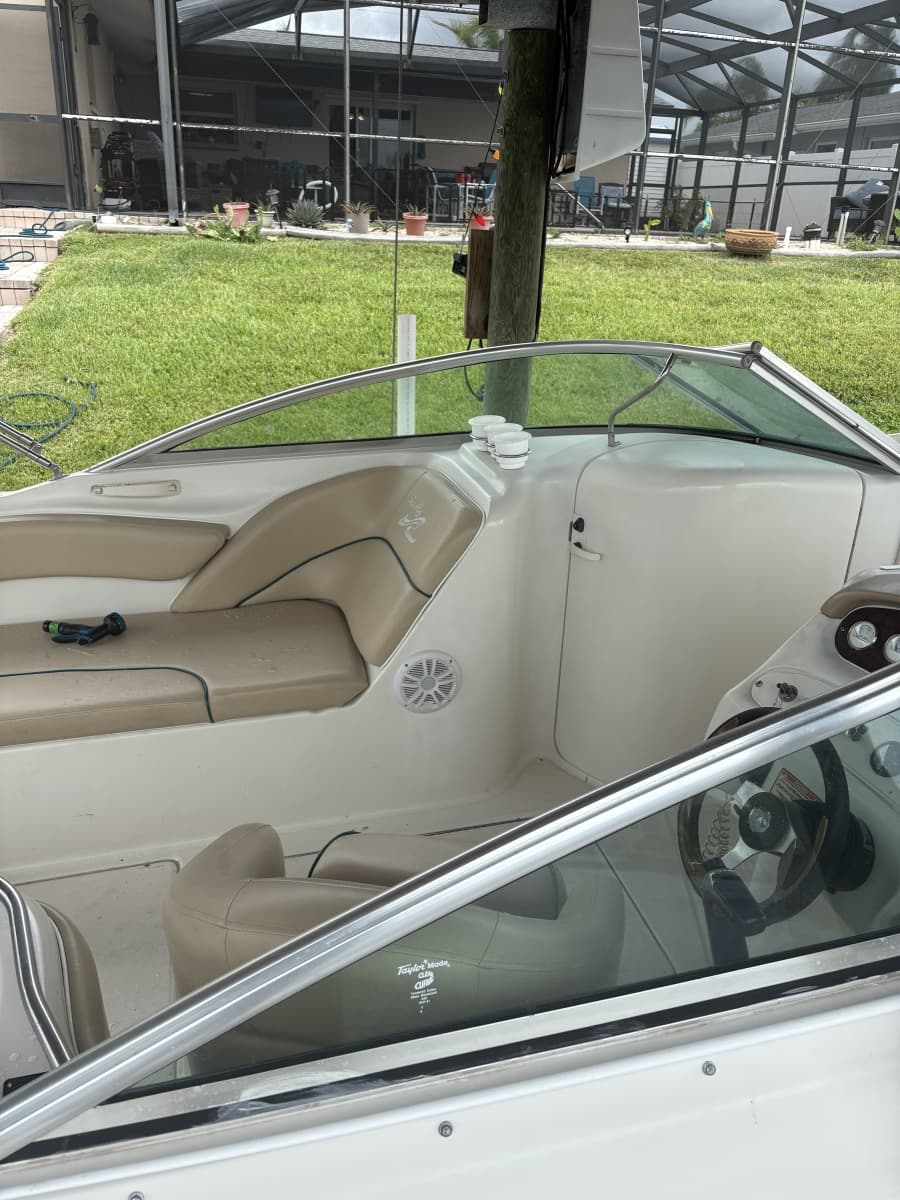 2001 Sea Ray 240 Sundeck