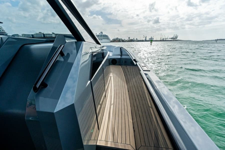 2024 Vanquish Yachts VQ55