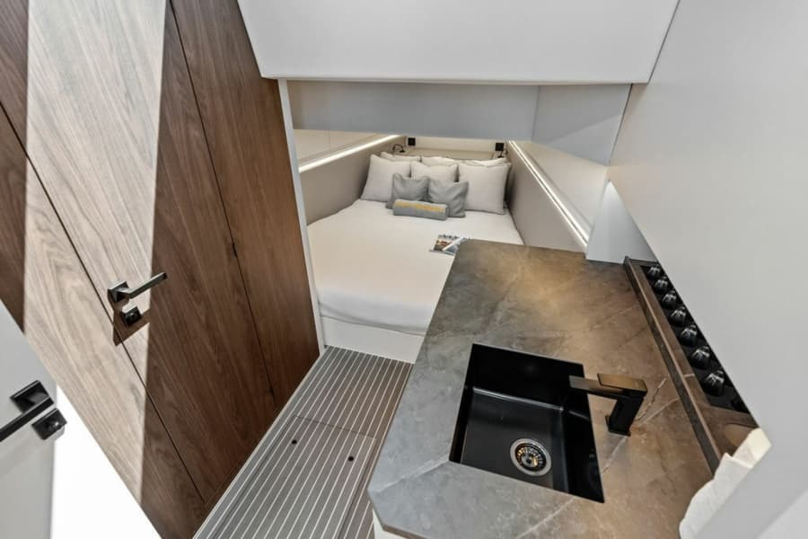 2024 Vanquish Yachts VQ55
