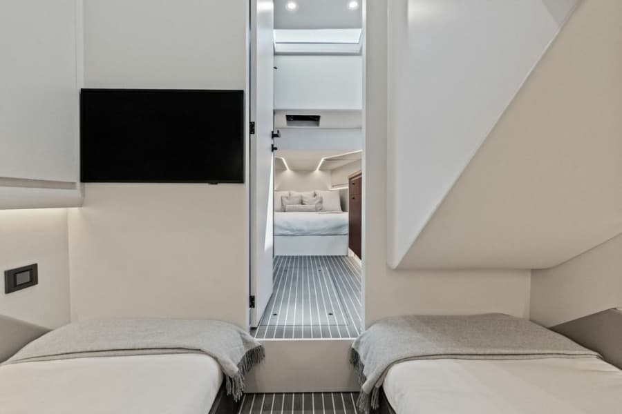 2024 Vanquish Yachts VQ55