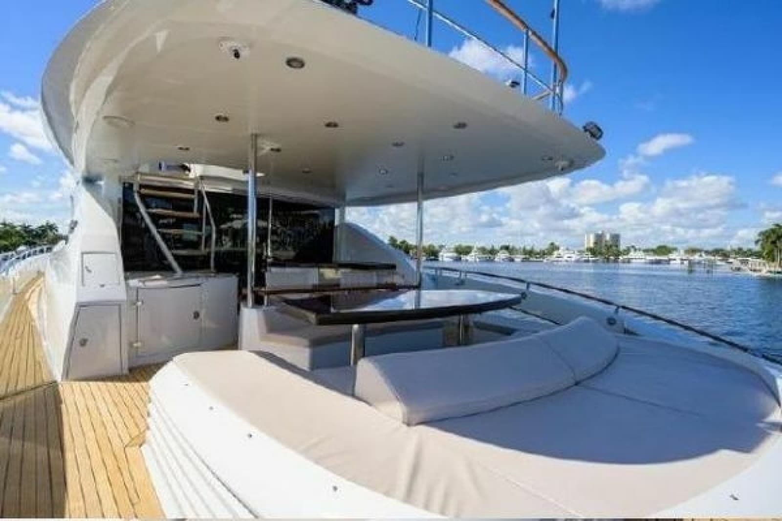 2012 Lazzara Yachts LSX 95 Flybridge