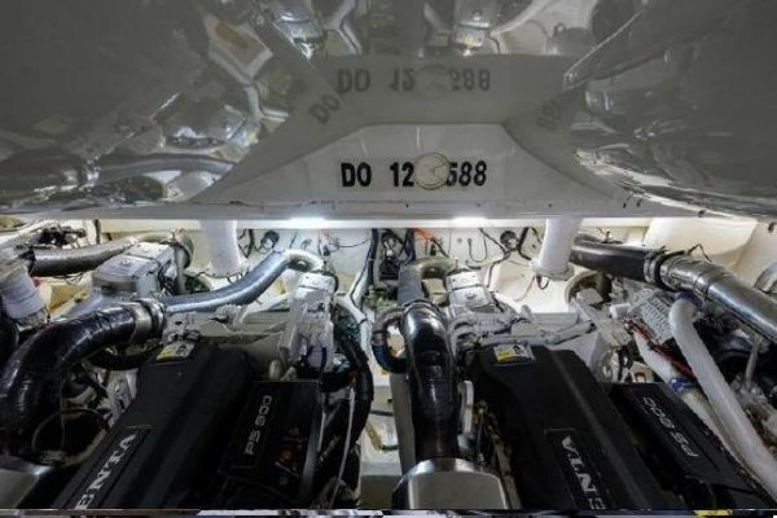 2012 Lazzara Yachts LSX 95 Flybridge