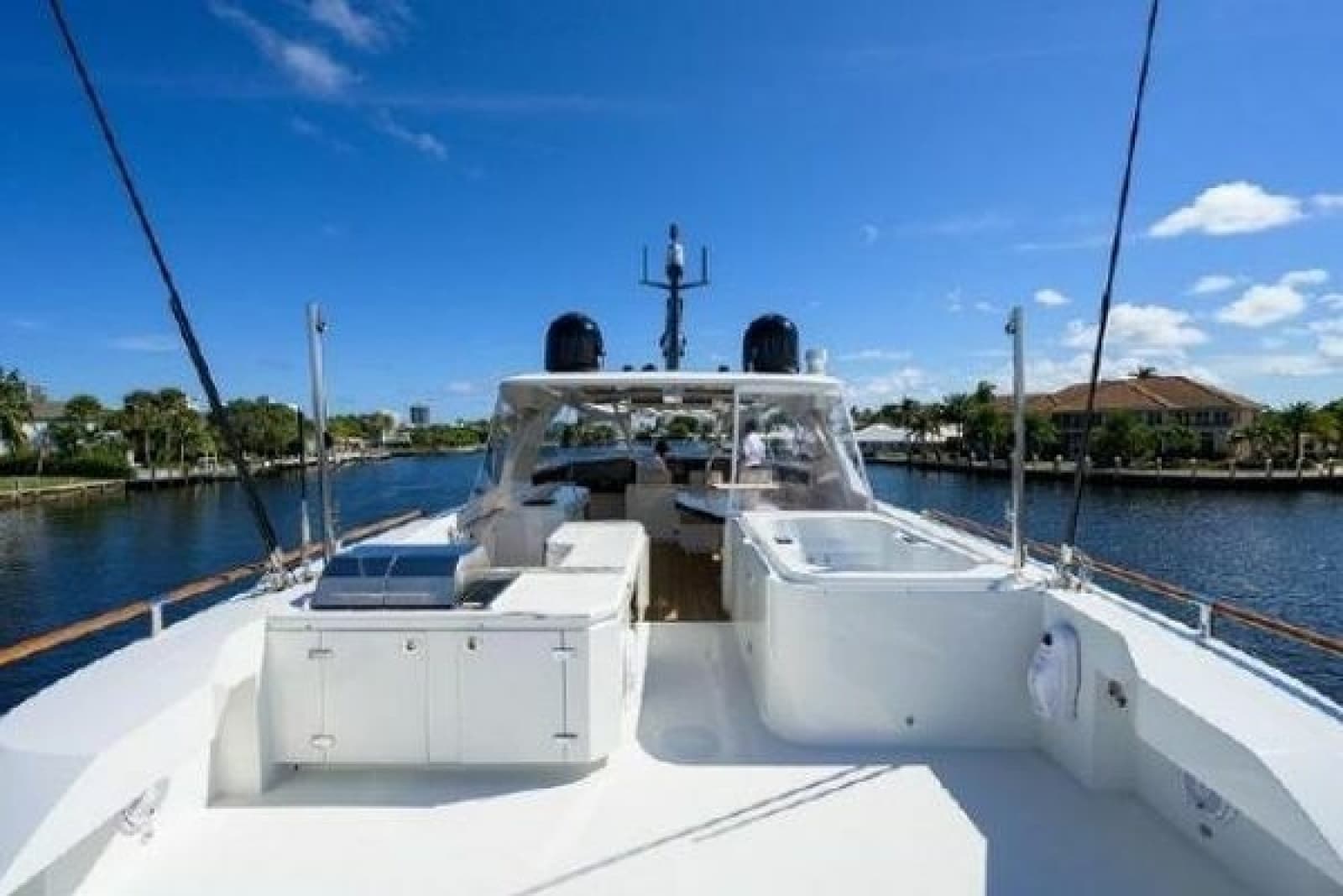 2012 Lazzara Yachts LSX 95 Flybridge