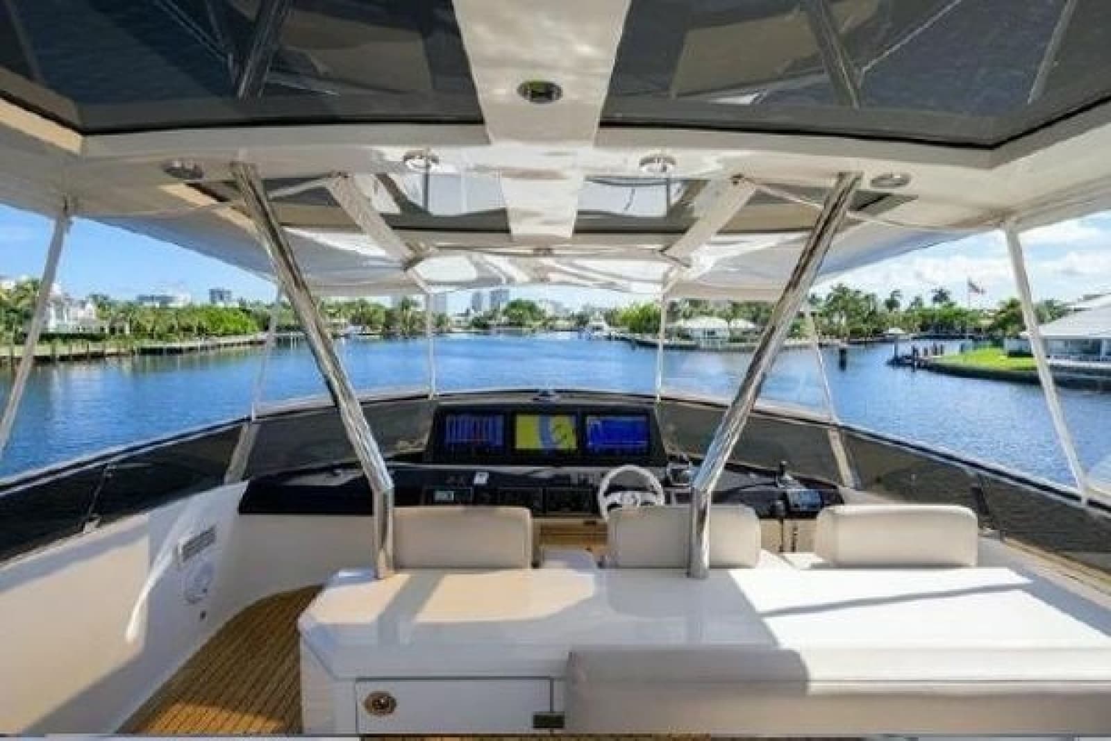 2012 Lazzara Yachts LSX 95 Flybridge