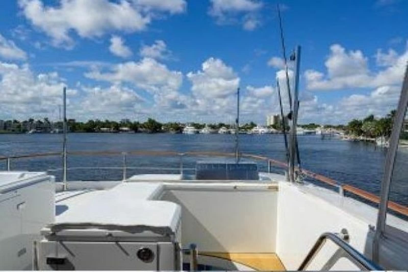 2012 Lazzara Yachts LSX 95 Flybridge