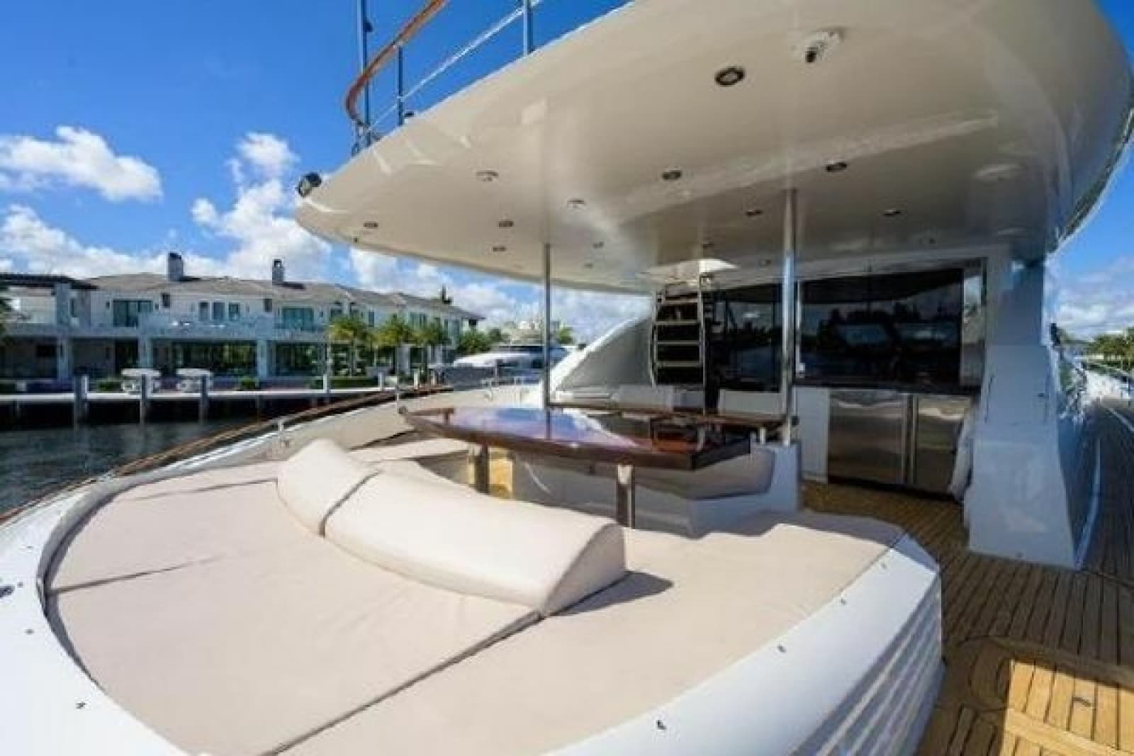 2012 Lazzara Yachts LSX 95 Flybridge