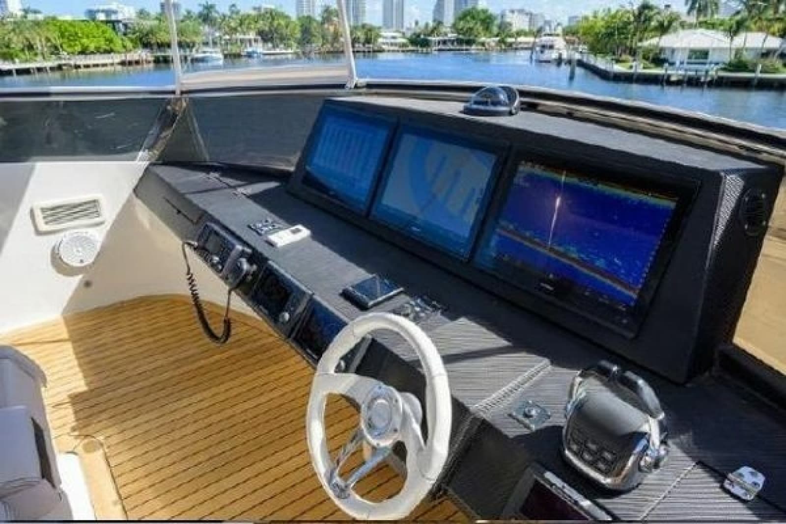 2012 Lazzara Yachts LSX 95 Flybridge