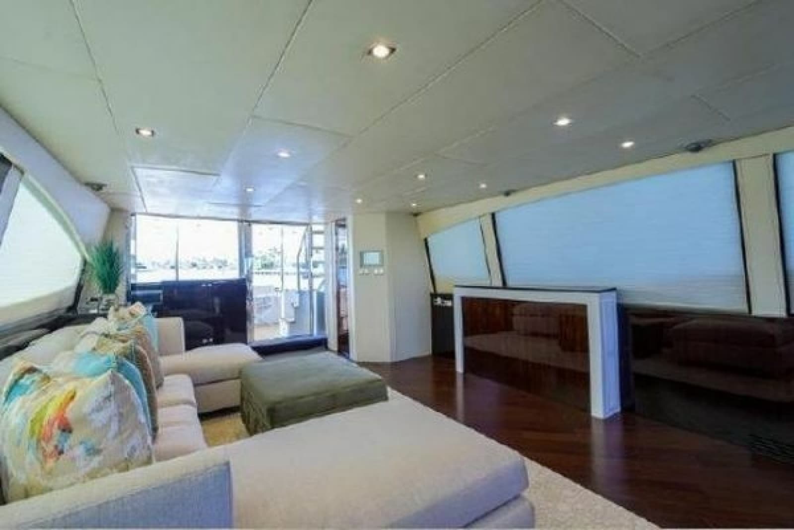 2012 Lazzara Yachts LSX 95 Flybridge