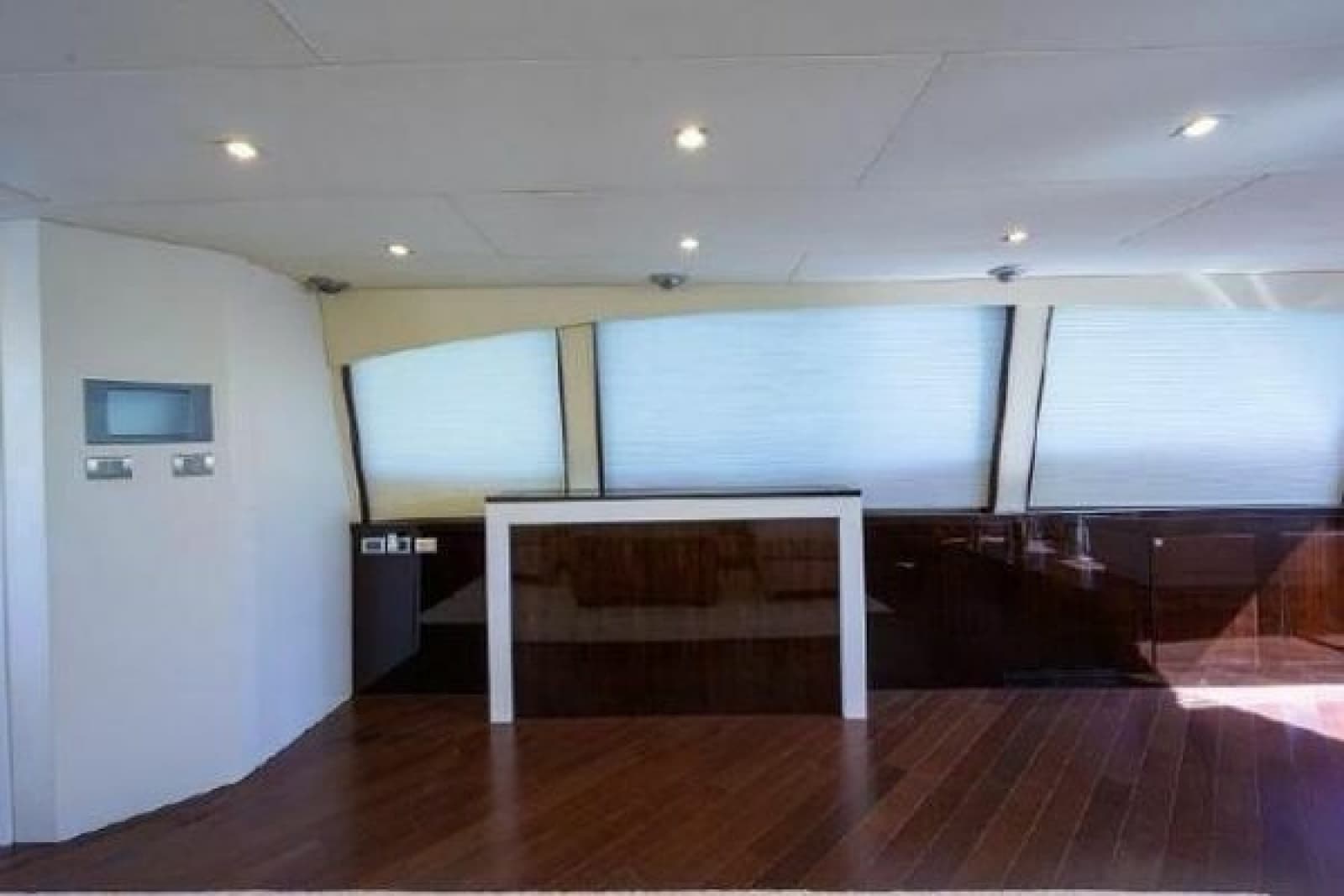 2012 Lazzara Yachts LSX 95 Flybridge
