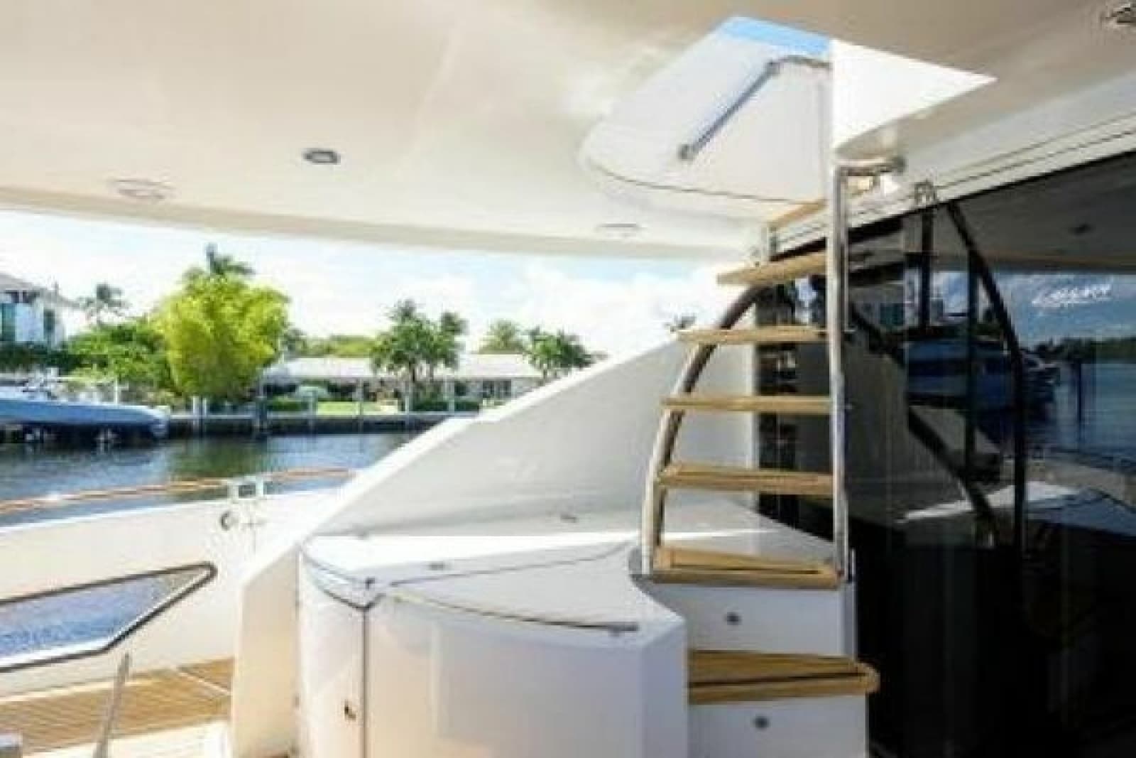 2012 Lazzara Yachts LSX 95 Flybridge