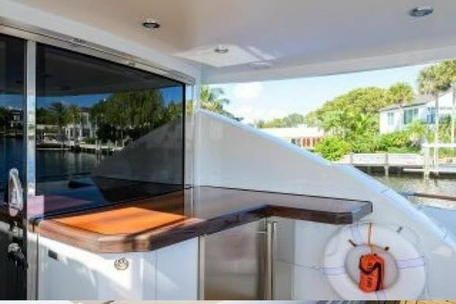 2012 Lazzara Yachts LSX 95 Flybridge