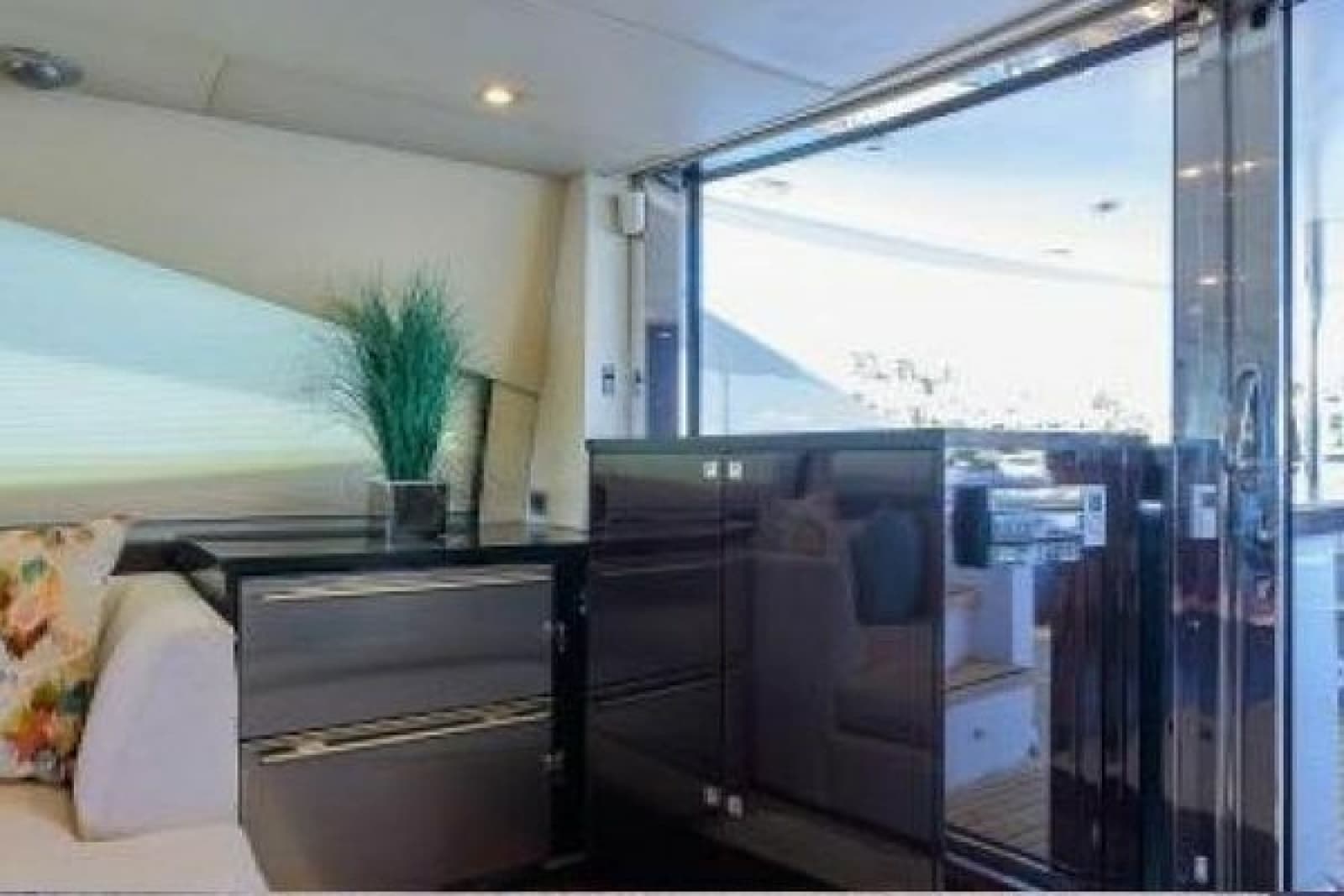 2012 Lazzara Yachts LSX 95 Flybridge