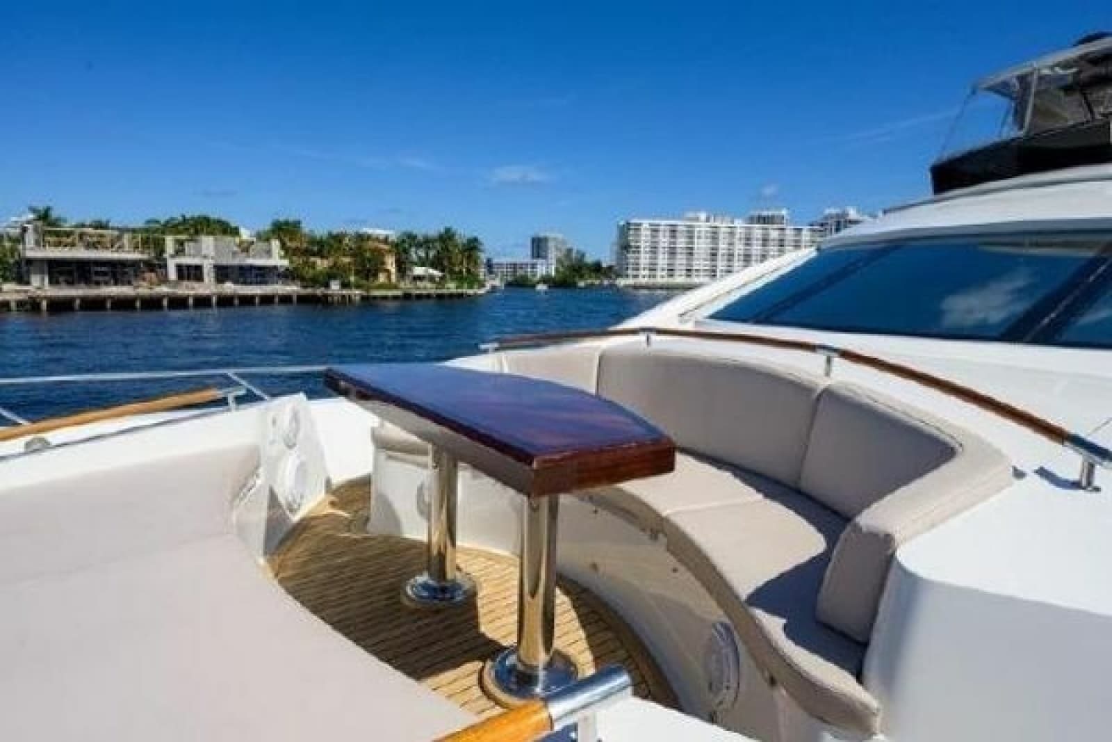 2012 Lazzara Yachts LSX 95 Flybridge