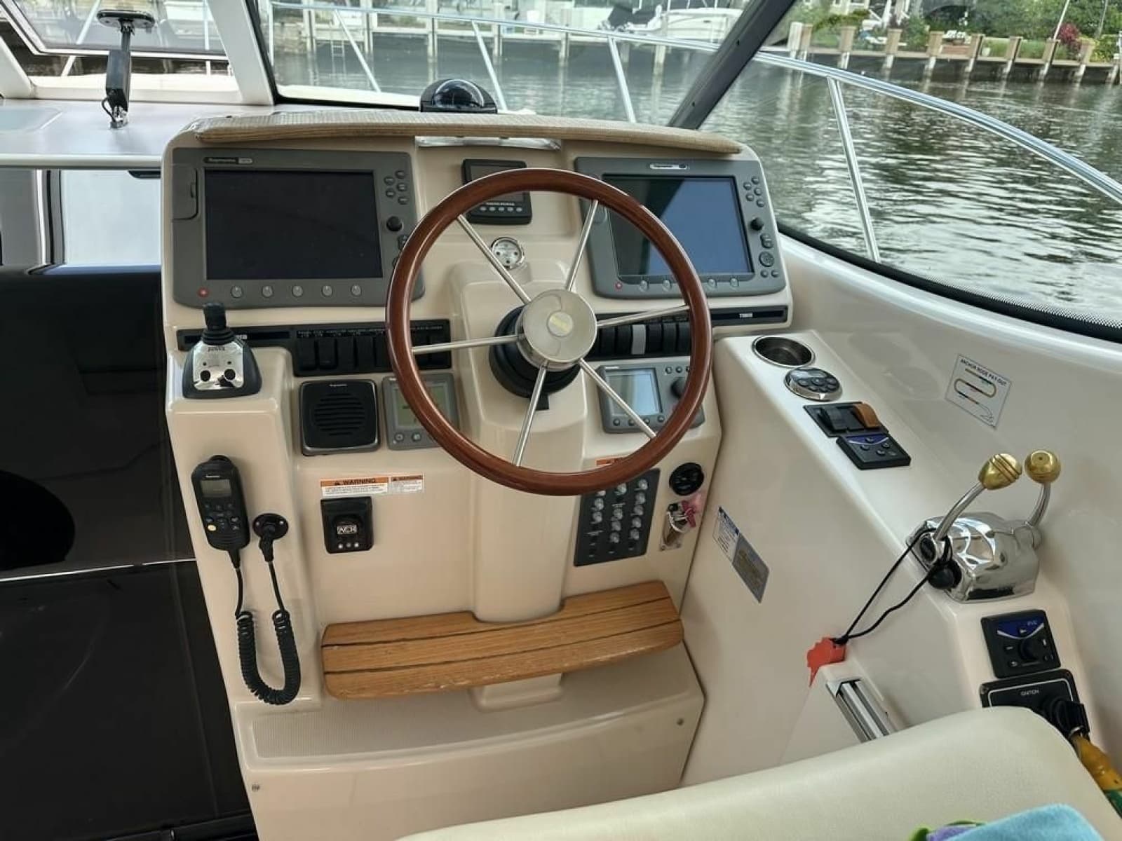 2008 Tiara Yachts 3500 Sovran