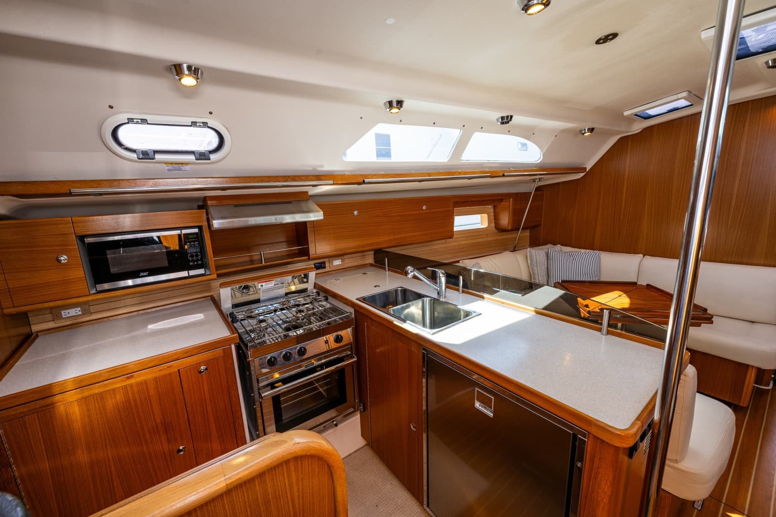2023 Catalina 445