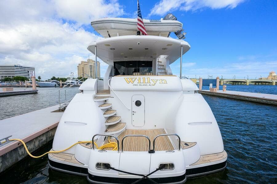 Lazzara 80 WILLYN - Transom