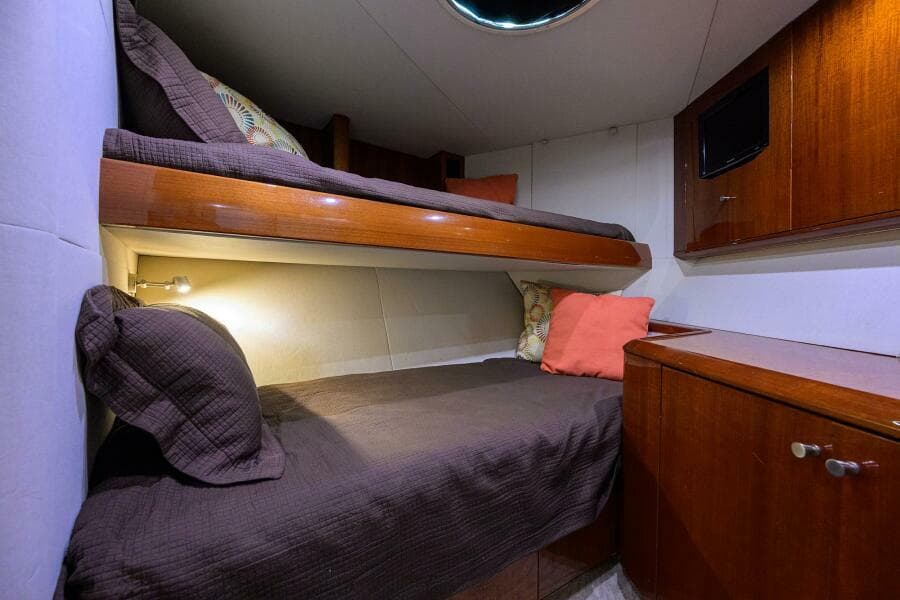 Lazzara 80 WILLYN - Forward Guest Stateroom