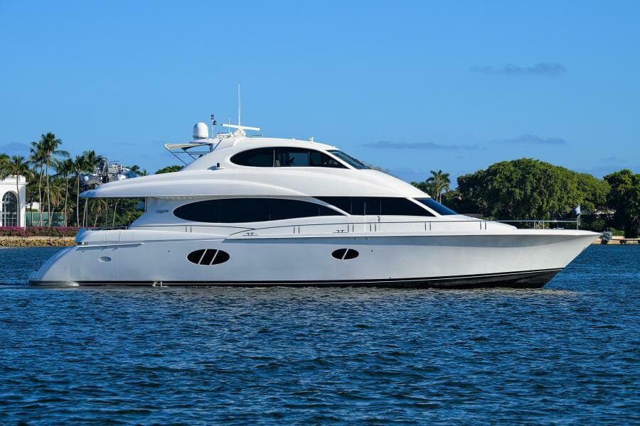 2007 Lazzara Yachts 80 Enclosed