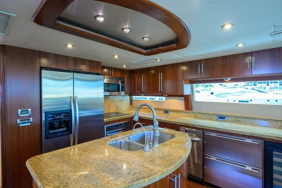 Lazzara 80 WILLYN - Galley