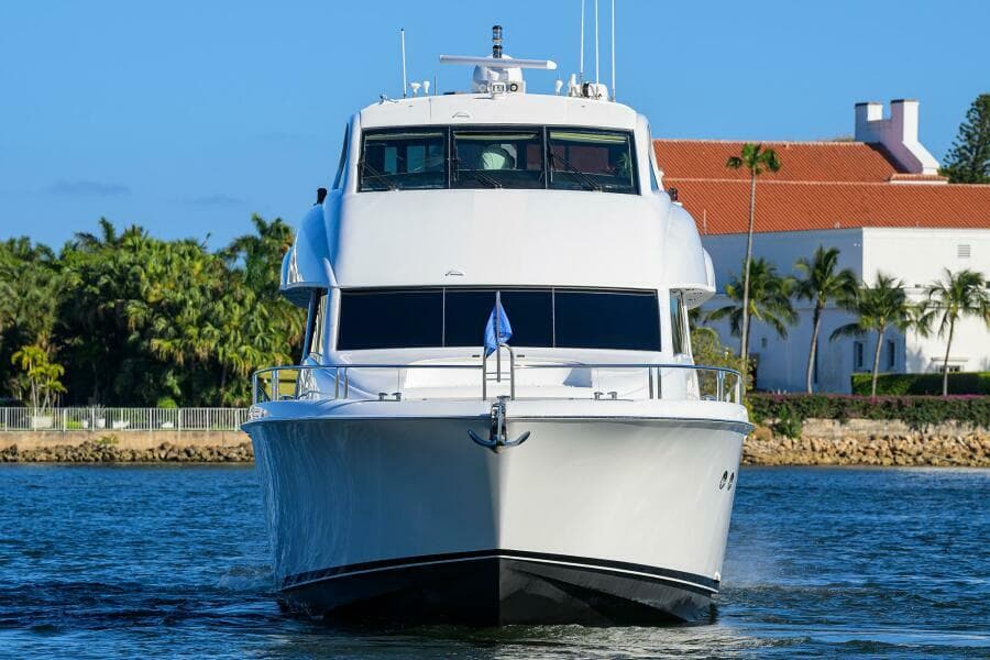 Lazzara 80 WILLYN - Bow Profile