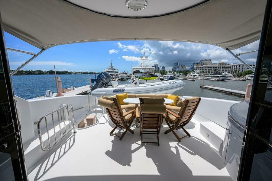Lazzara 80 WILLYN - Enclosed Flybridge Aft Deck