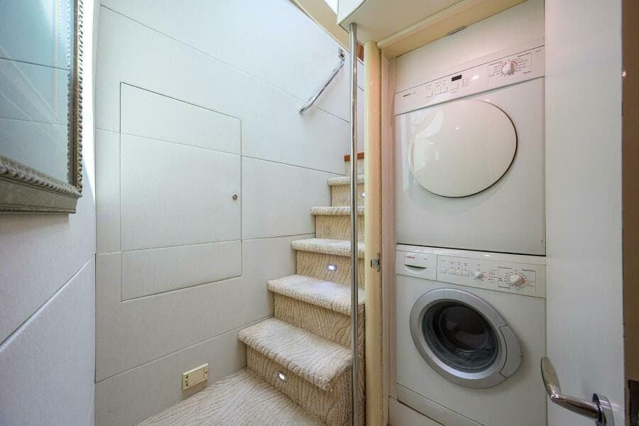 Lazzara 80 WILLYN - Office Laundry