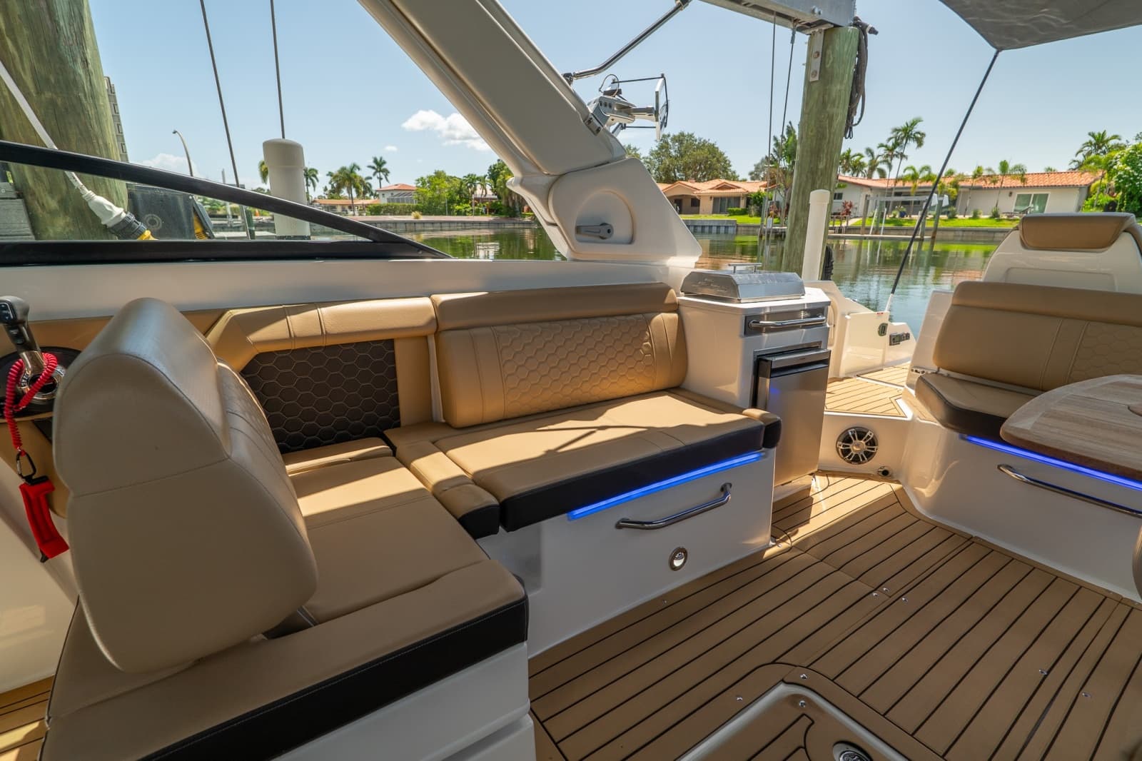 2022 Sea Ray SDX 290