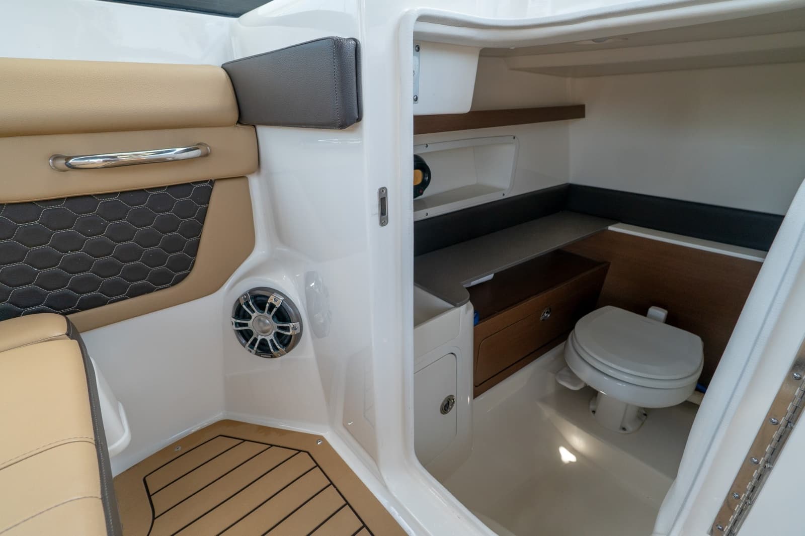 2022 Sea Ray SDX 290