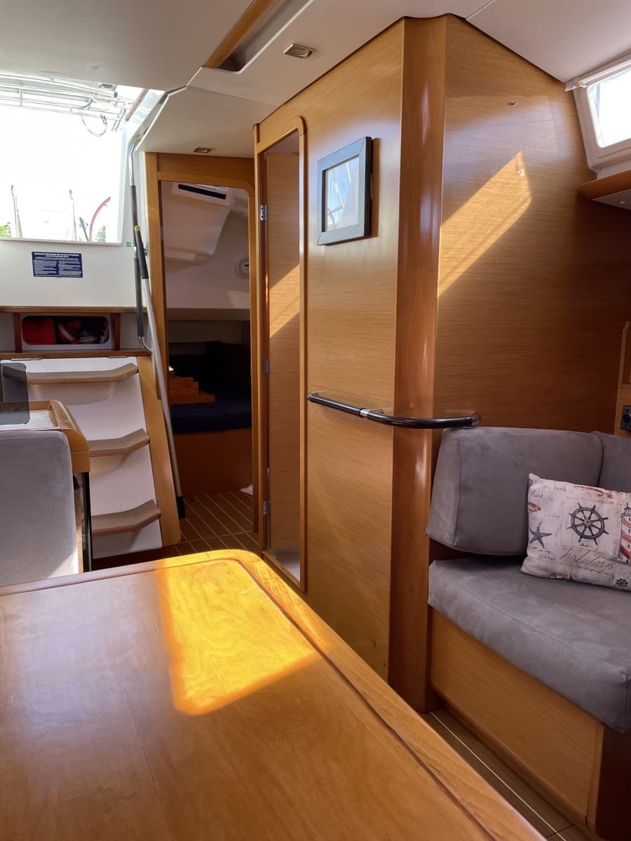 2011 Jeanneau Sun Odyssey 409