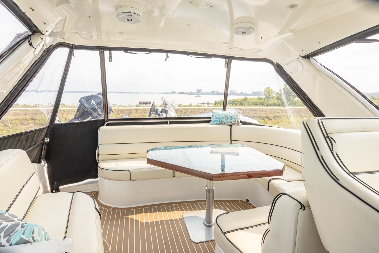2002 Carver 530 Voyager Sky Lounge