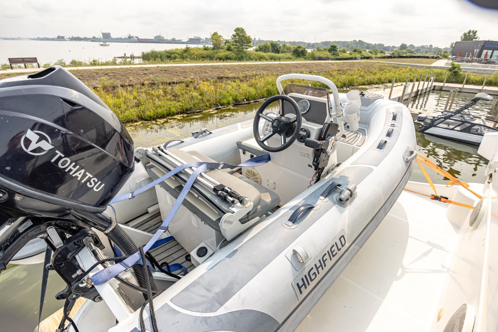 2002 Carver 530 Voyager Sky Lounge