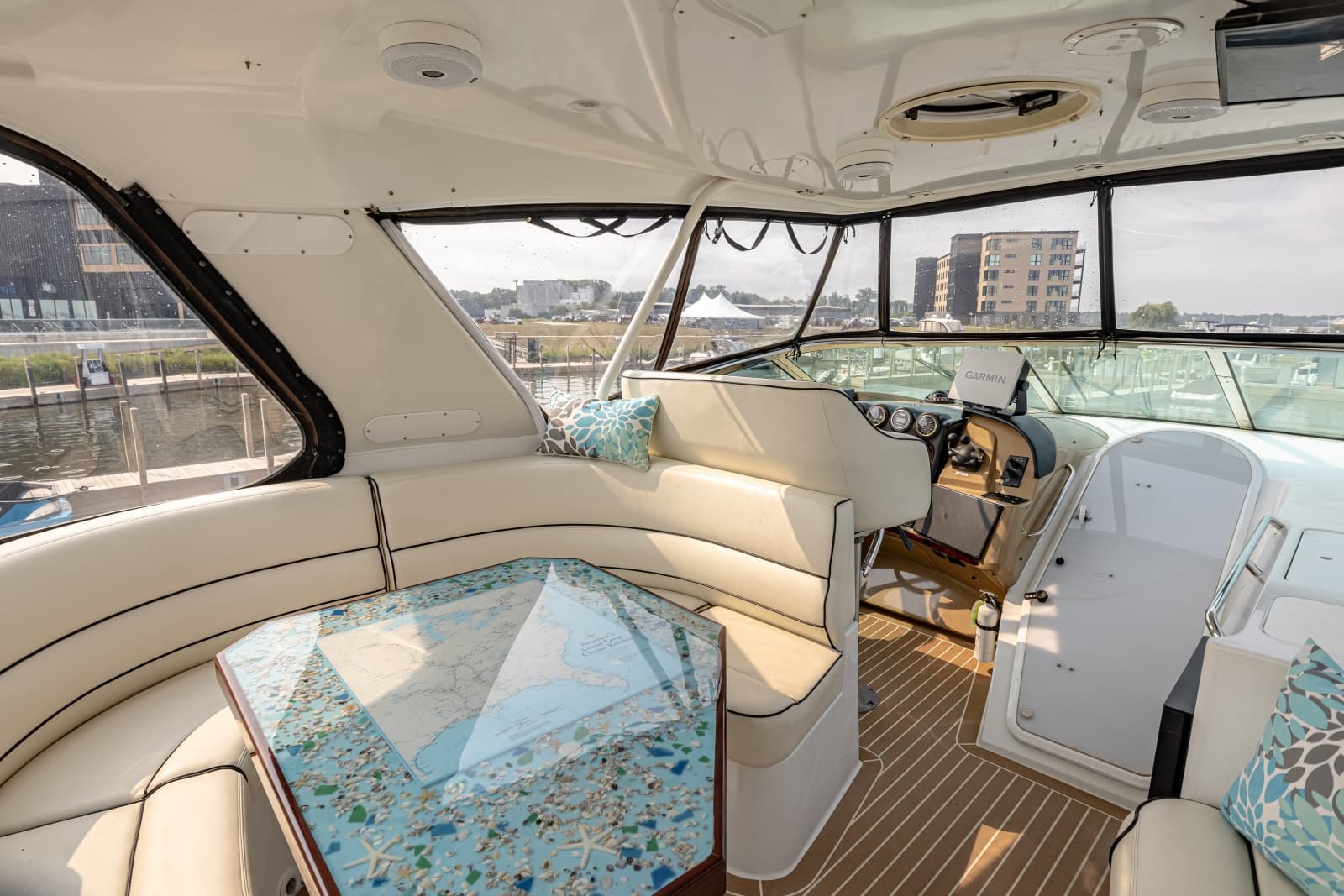 2002 Carver 530 Voyager Sky Lounge