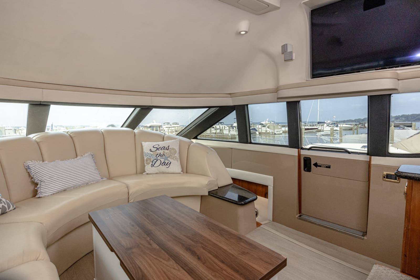 2002 Carver 530 Voyager Sky Lounge