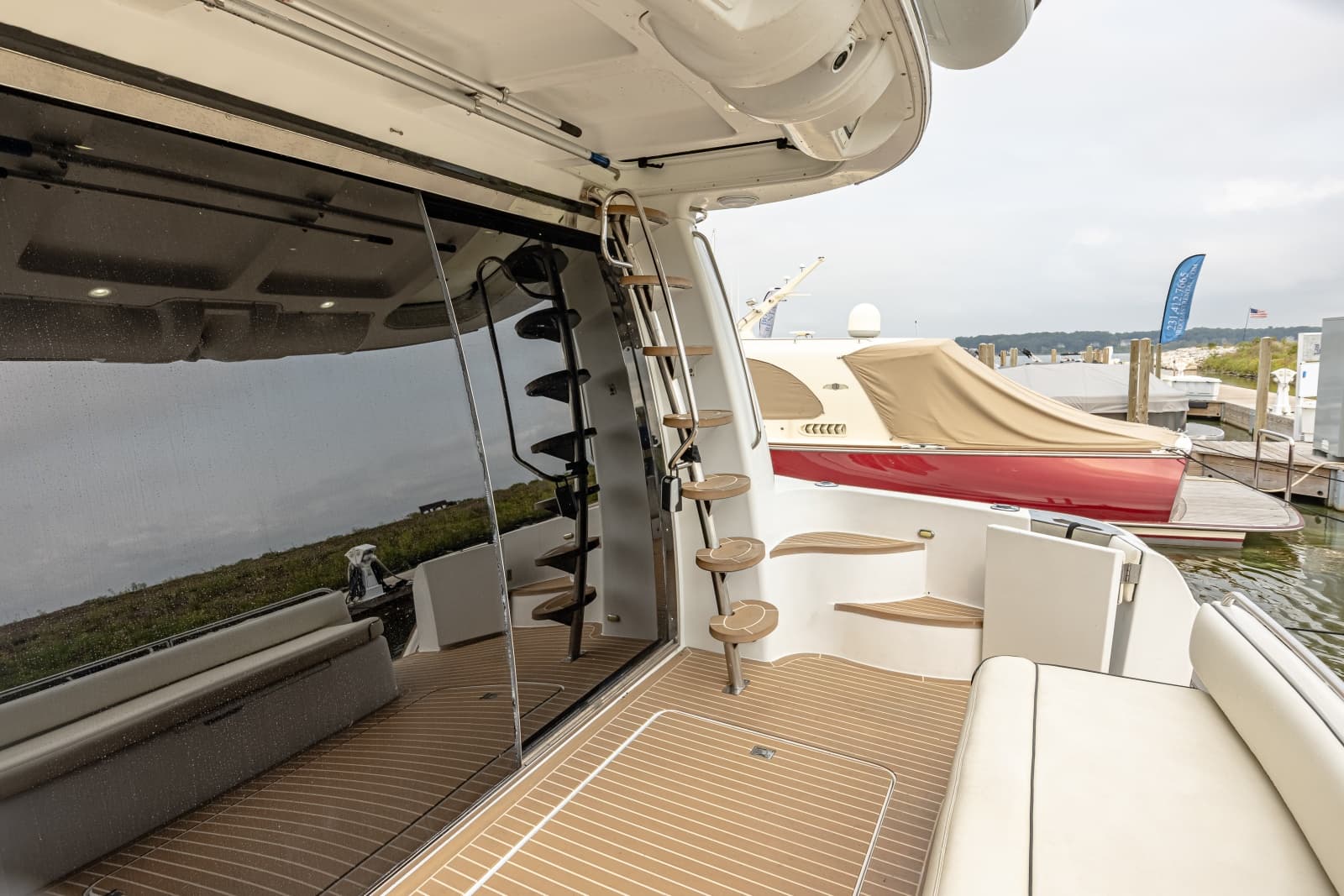 2002 Carver 530 Voyager Sky Lounge