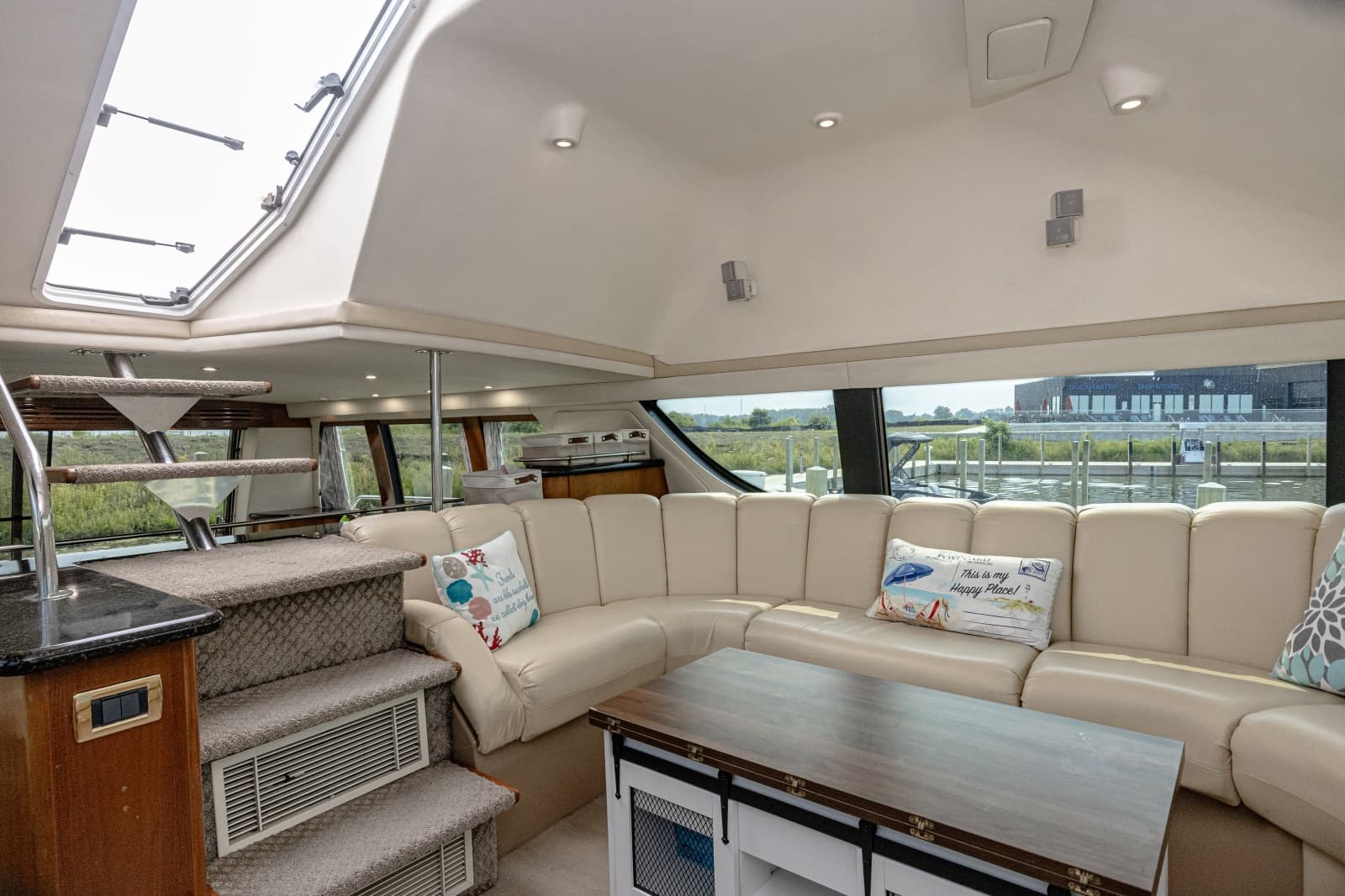 2002 Carver 530 Voyager Sky Lounge