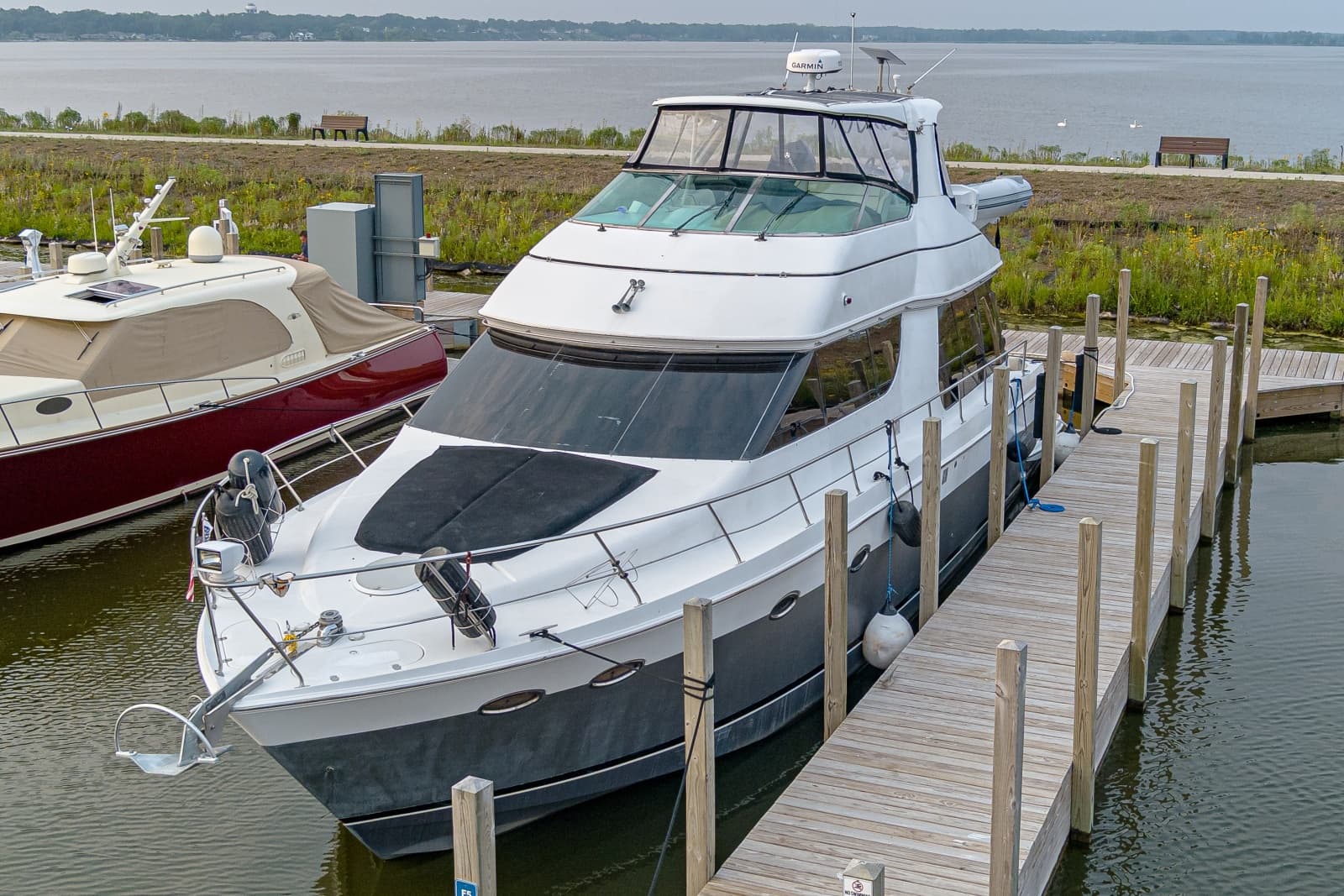 2002 Carver 530 Voyager Sky Lounge
