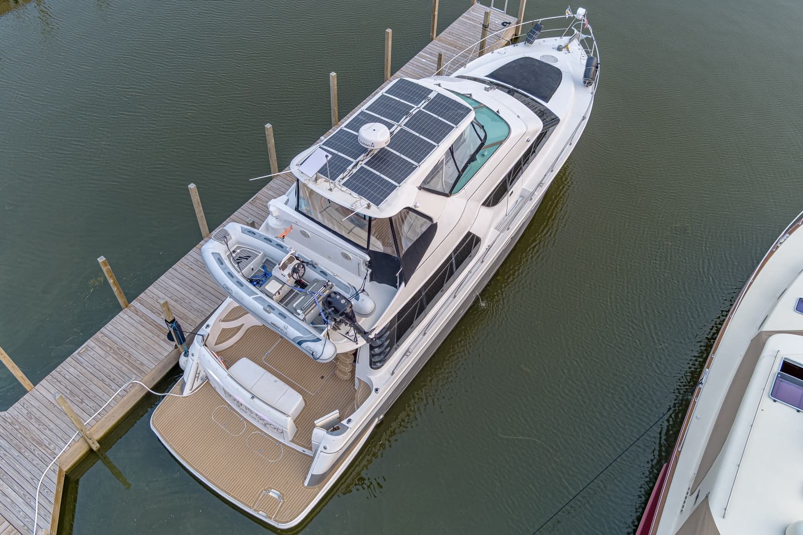2002 Carver 530 Voyager Sky Lounge
