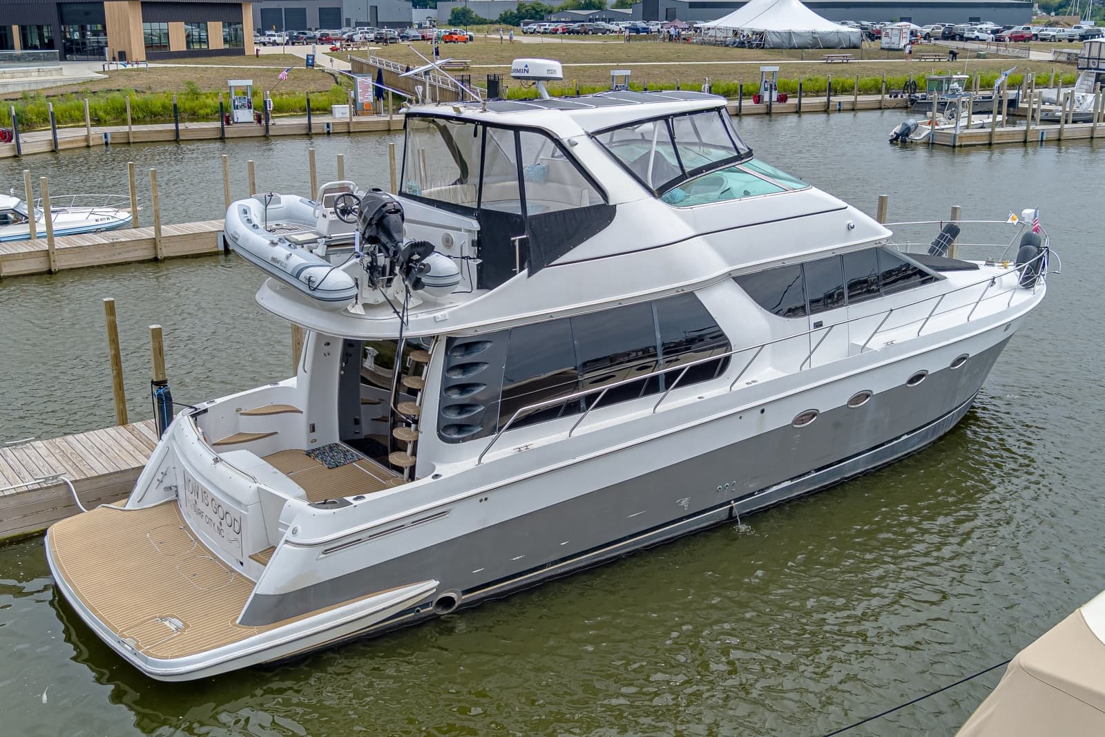 2002 Carver 530 Voyager Sky Lounge