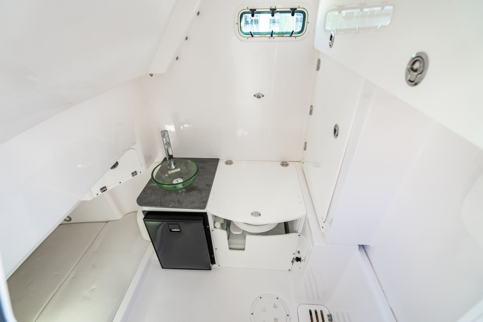 2019 Everglades 355 Center Console